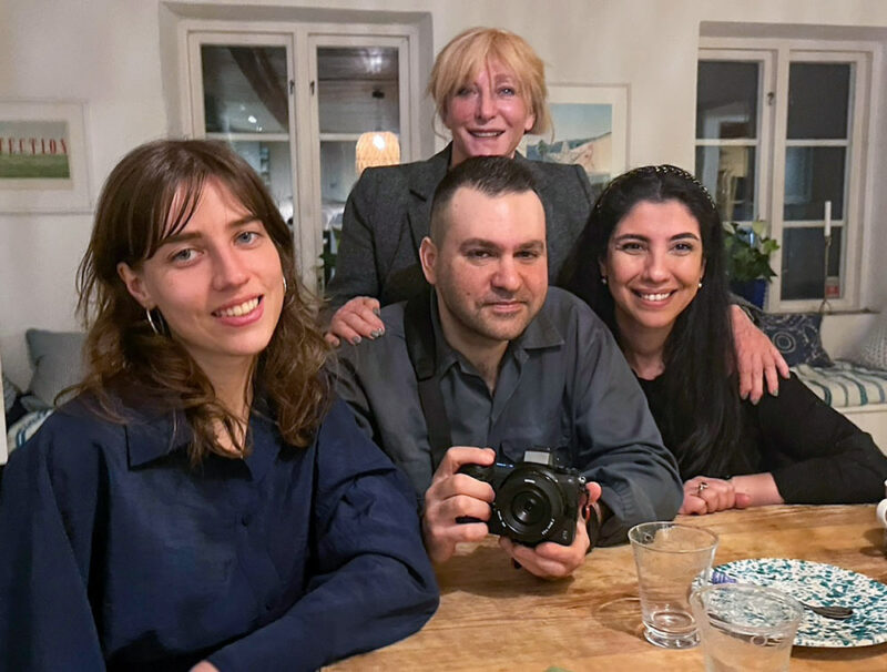 På bilden är vi hos Axel Mörner på avslutningsmiddag.
Fr. vänster: Evelina Jonsson, Sepa Sama och Jumana Hamdani, samt Susan Bolgar i raden bakom.